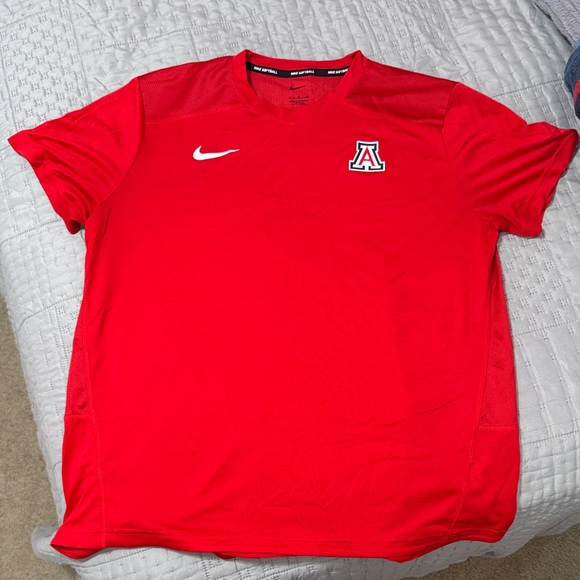 Nike Softball Red University of Arizona shirt - Picture 1 of 1